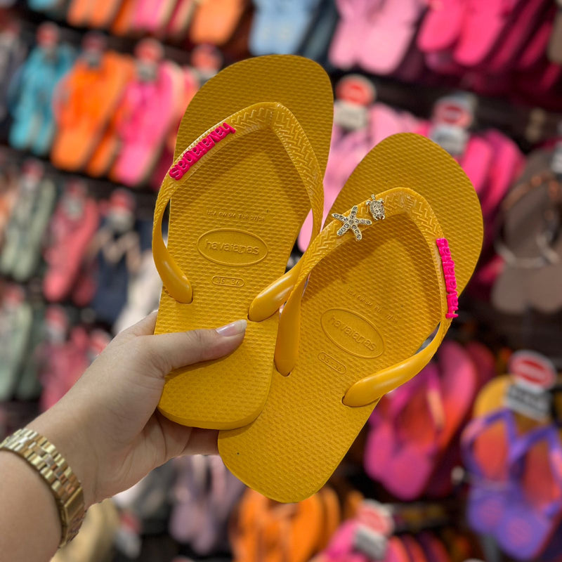 Havaianas Top + Pin Placa Logo + Pin Tartaruga e Estrela do Mar