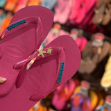 Havaianas Top + Pin Placa Logo + Pin Tartaruga e Estrela do Mar