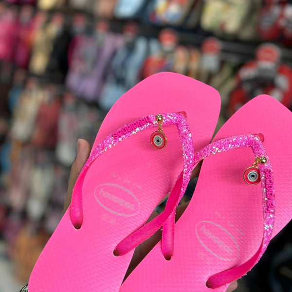 Havaianas Slim Square Glitter Neon + Pin Olho Grego Pendurado