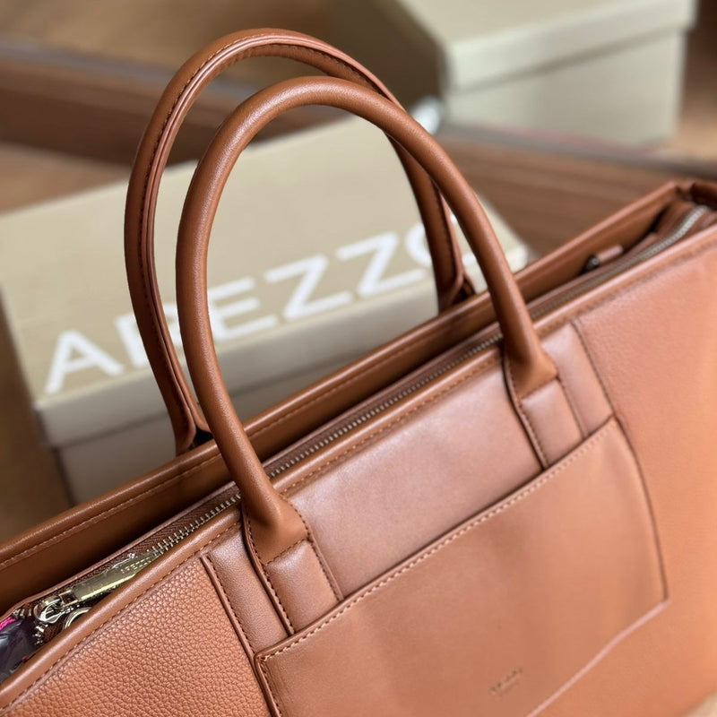 Bolsa Arezzo Preta com Nécessaire Removível A5710000228